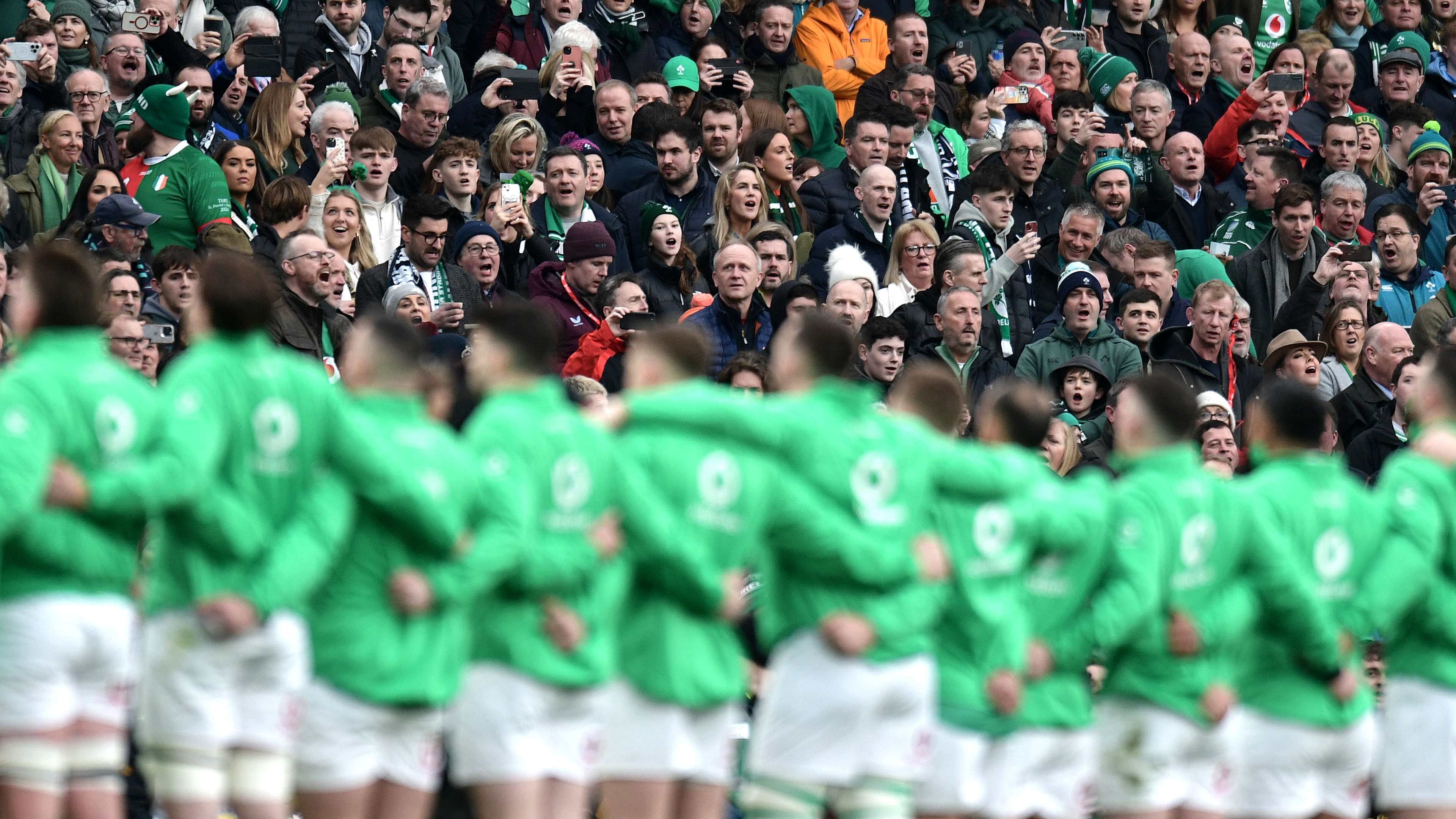 对于球迷和 对于球迷和