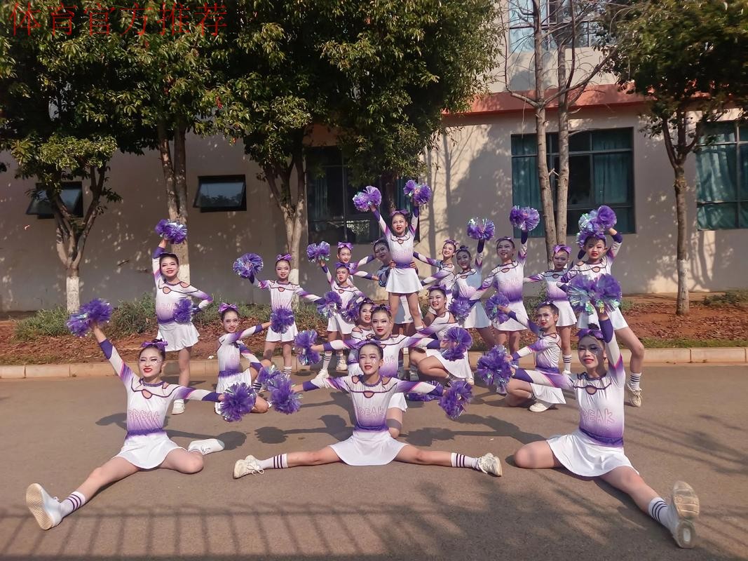 湖北啦啦队分享休闲片段:拉拉队们可爱的日常分享 湖北啦啦队分享休闲片段:拉拉队们可爱的日常分享